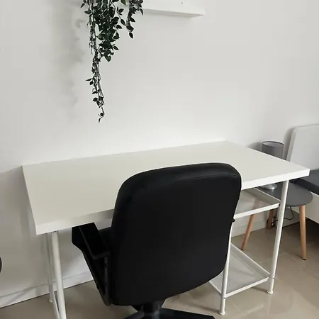 Apartment In Direkter Waldrandlage Von - Keine Handwerkerunterkunft! *