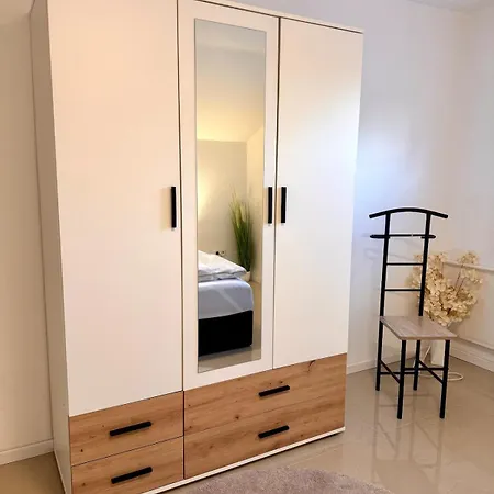 In Direkter Waldrandlage Von - Keine Handwerkerunterkunft!