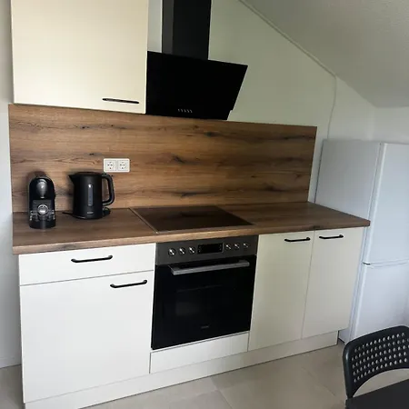 아파트 In Direkter Waldrandlage Von - Keine Handwerkerunterkunft!