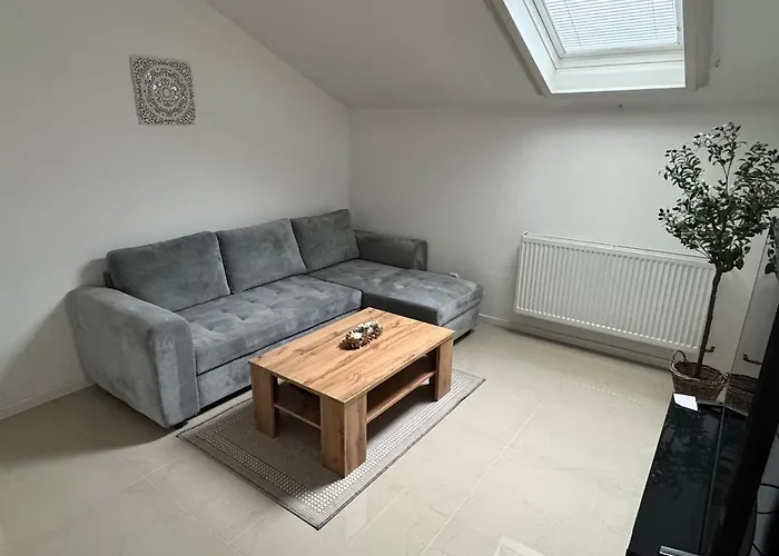 In Direkter Waldrandlage Von - Keine Handwerkerunterkunft! *